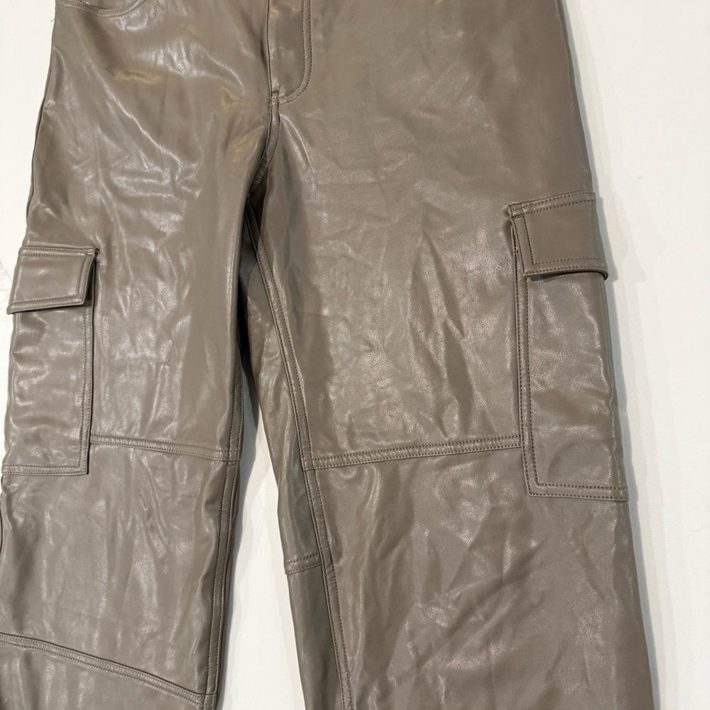 Abercrombie & Fitch Vegan Leather The 90’s Relaxed Cargo HighRise Jean Womens 14 - Picture 3 of 9